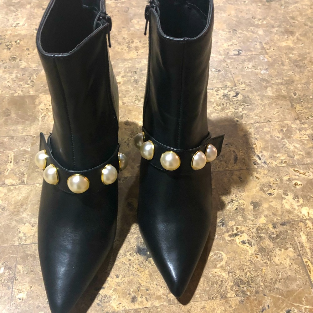 Like new! Black booties with pearls!